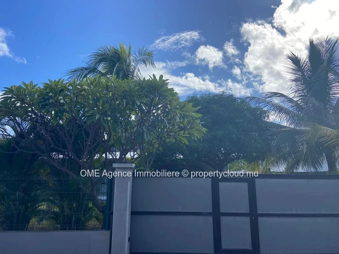 Maison semi-meublée en résidence sécurisée au bord de la mer | 4 chambres & jardin privé