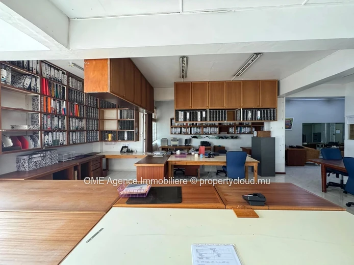 À vendre – Bureau de 165 m² – Quatre Bornes