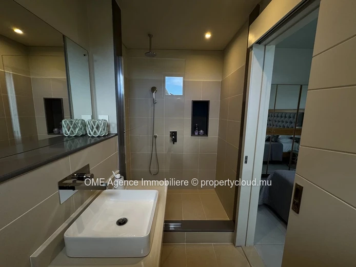 Appartement d'exception – 3 chambres en suite | L'Estuaire, Balise Marina, Rivière Noire | Vue montagne | Accessible ...