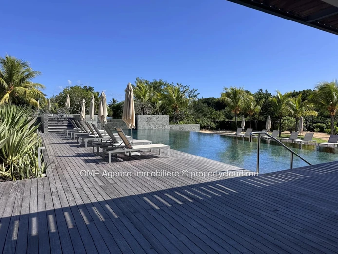 Spacieux appartement de 3 chambres à l'étage avec terrasse couverte