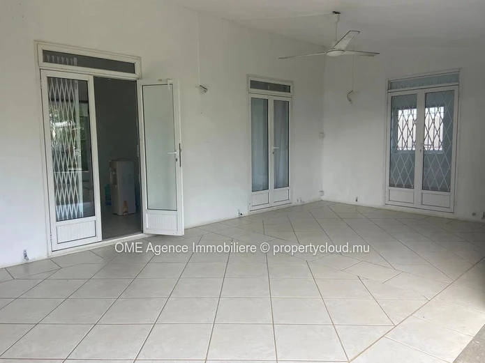 Maison semi-meublée en résidence sécurisée au bord de la mer | 4 chambres & jardin privé