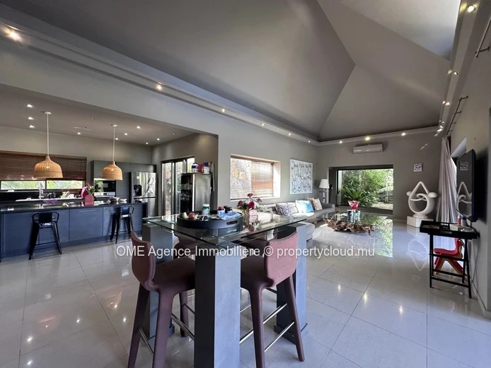 GRAND BAIE - Villa de haut standing entouree de nature - 5 chambres