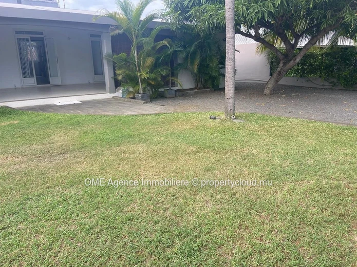 Maison semi-meublée en résidence sécurisée au bord de la mer | 4 chambres & jardin privé