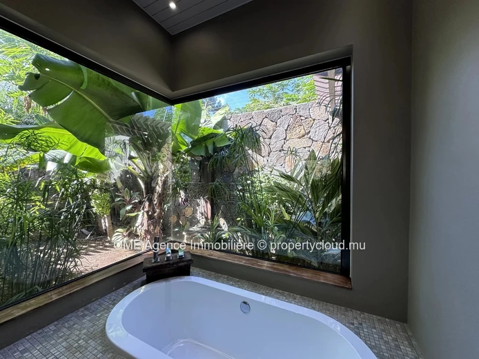 GRAND BAIE - Villa de haut standing entouree de nature - 5 chambres