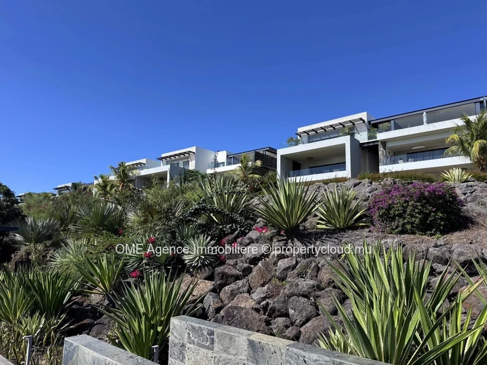 Spacieux appartement de 3 chambres à l'étage avec terrasse couverte
