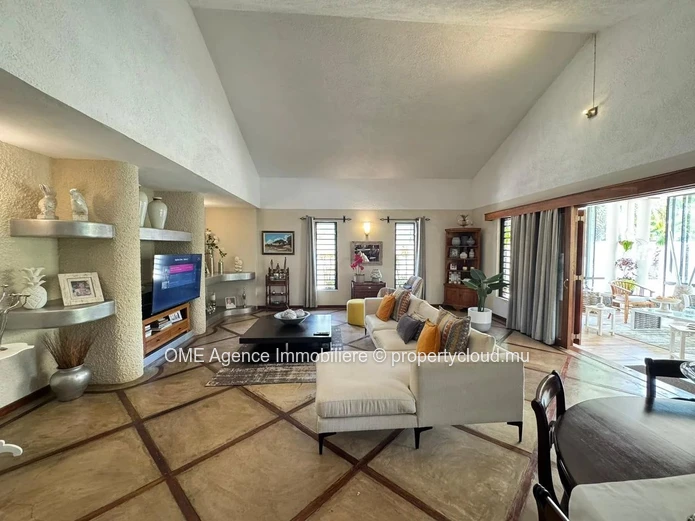 Bright and Spacious Home with Pool – Morcellement Les Multipliants