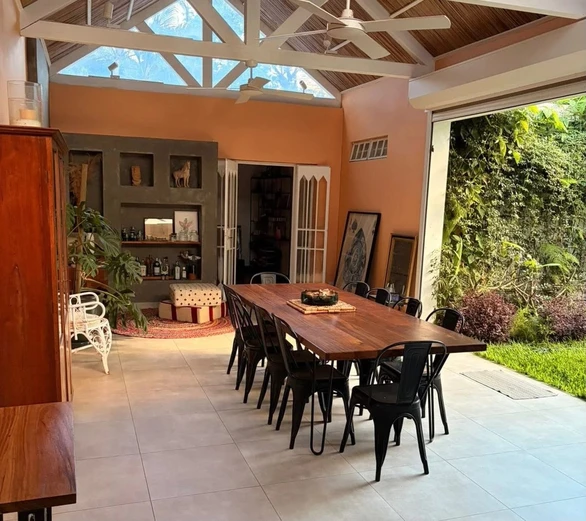 Superbe Maison Familiale Meublée | Piscine, Salle Cinéma & Services Inclus