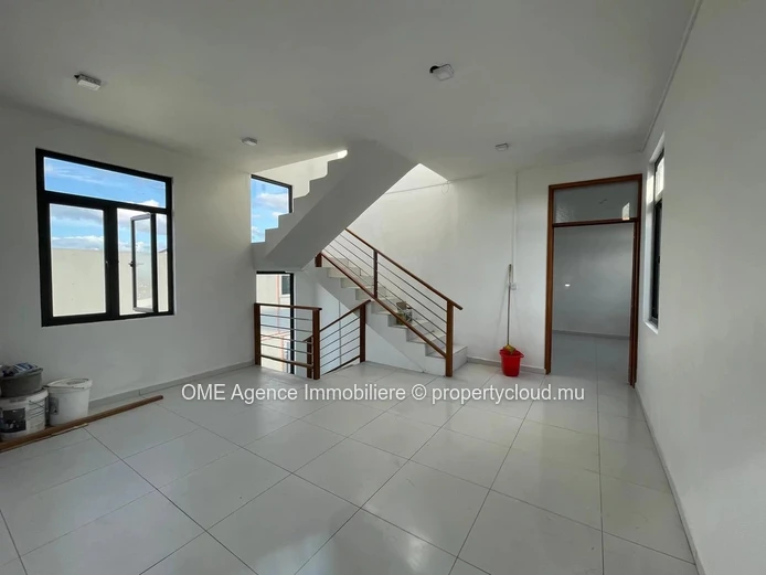 Maison neuve avec piscine et vue dégagée – 3 chambres | Albion