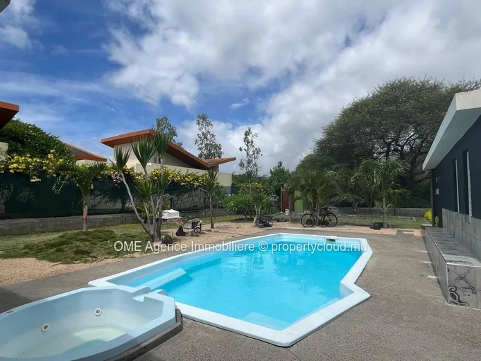 Villa meublée avec vue montagne, piscine et studio indépendant