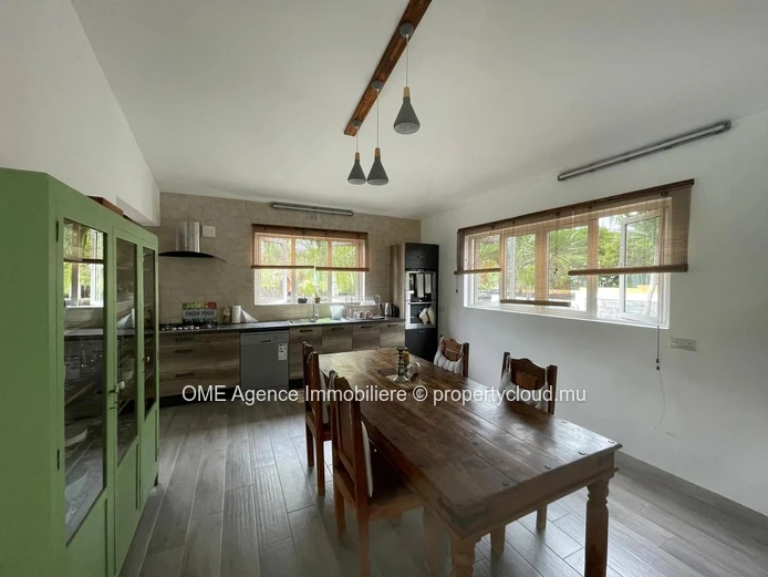 Villa meublée avec vue montagne, piscine et studio indépendant