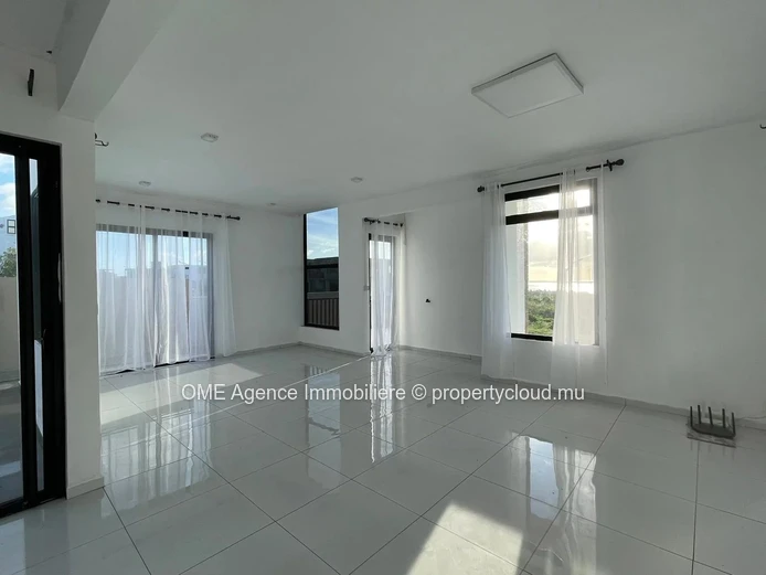 Maison neuve avec piscine et vue dégagée – 3 chambres | Albion