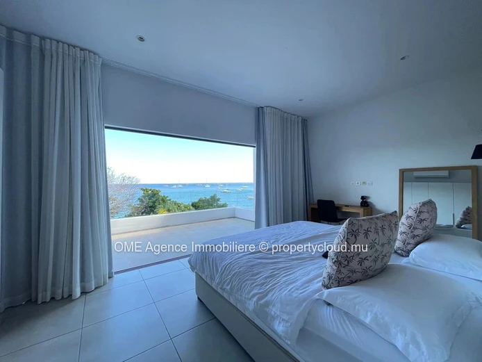 RIVIERE NOIRE -  Beautiful seafront penthouse - 4 bedrooms