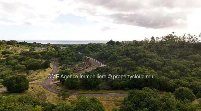 PETITE RIVIERE NOIRE - Magnifique terrain avec vue sur les montagnes