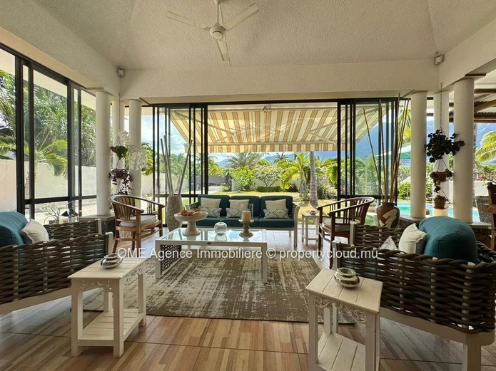 Bright and Spacious Home with Pool – Morcellement Les Multipliants