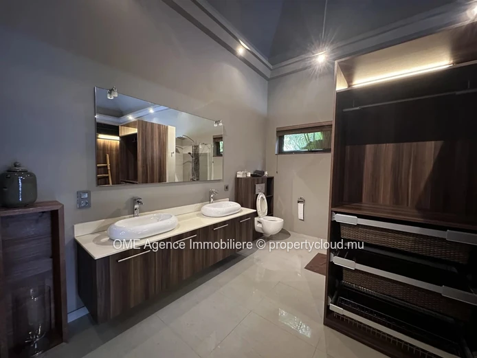 GRAND BAIE - Villa de haut standing entouree de nature - 5 chambres
